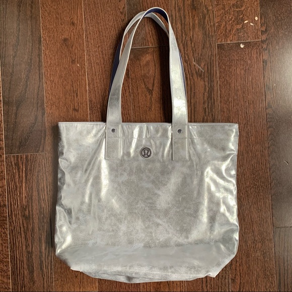 Lululemon silver bag reversible rare - Picture 1 of 5